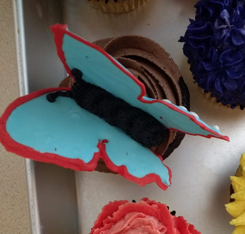 Topper de cupcake de mariposa de cerca
