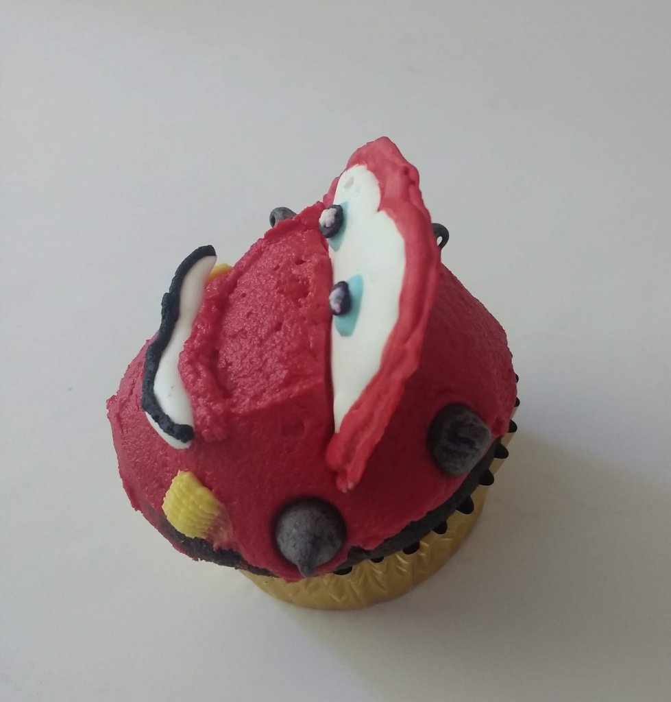 Lightning McQueen Cupcakes, Disney Cars Birthday Cupcakes from the side