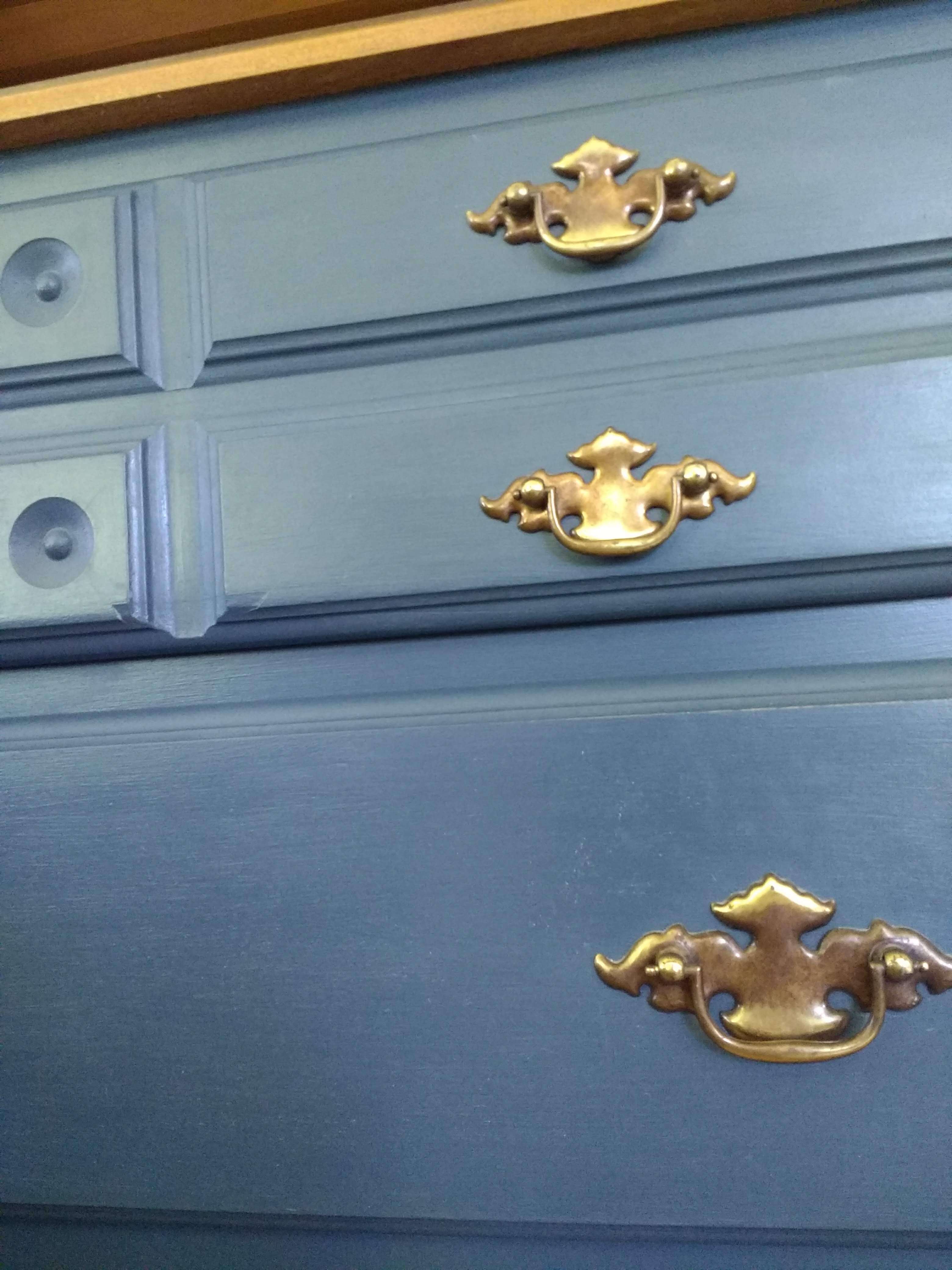 Chalk Paint Dresser Makeover With Photos - Delight&Dazzle Chalk Paint Dresser Makeover With Photos - Delight&Dazzle