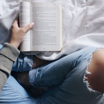 Why Reading Books Is Important & How It Will Make You Happier